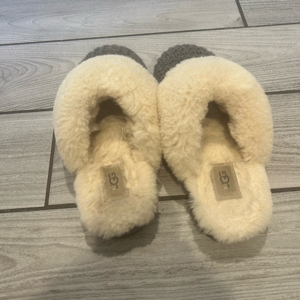 Ugg slippers size 8 - Picture 3 of 4